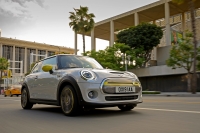 MINI Cooper SE photo