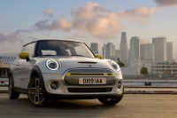 MINI Cooper SE photo