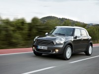 MINI Cooper Countryman photo